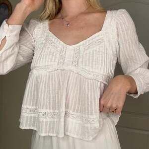American Eagle White Lace Babydoll Long Sleeve Blouse